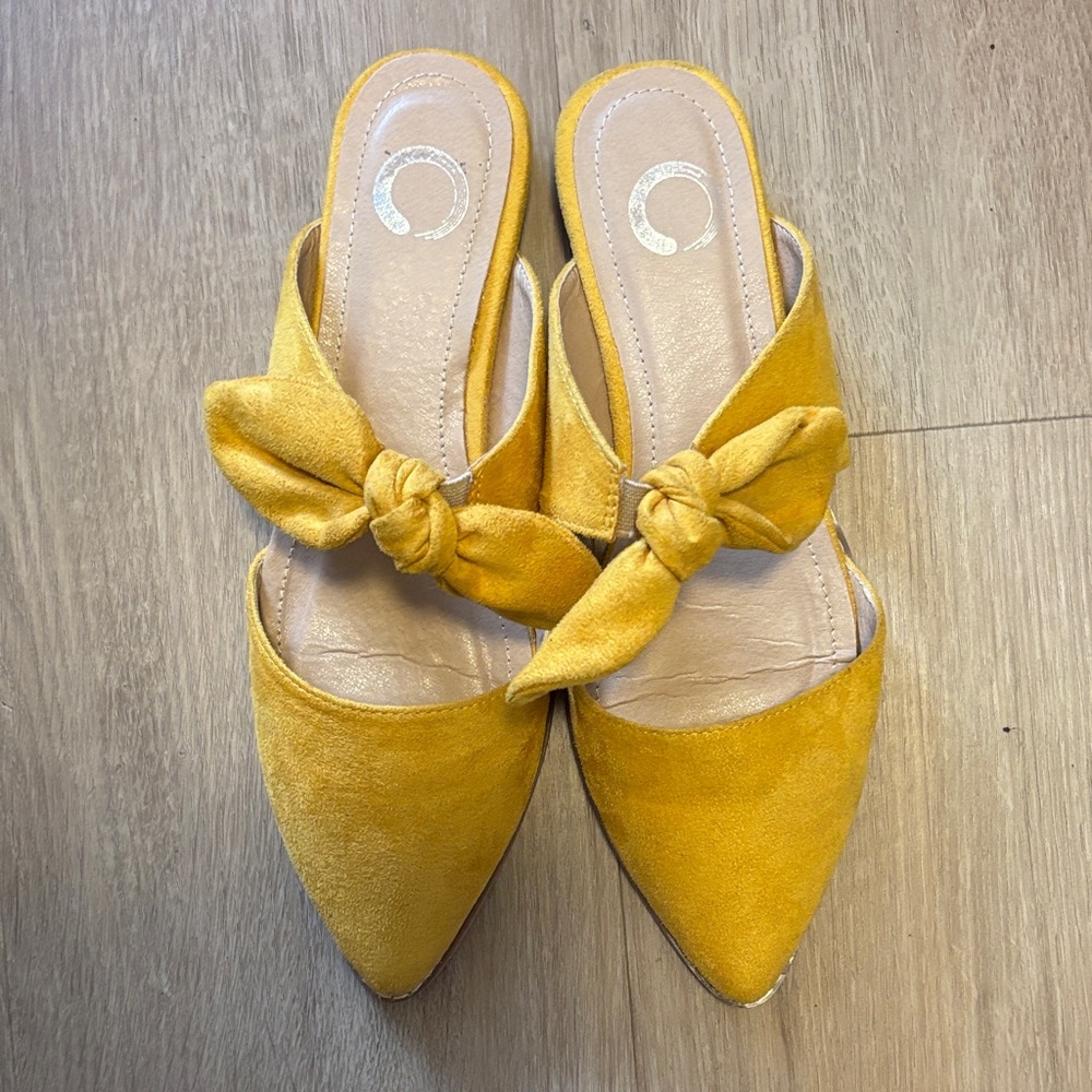 Journee Mustard yellow Bow Mules size 7